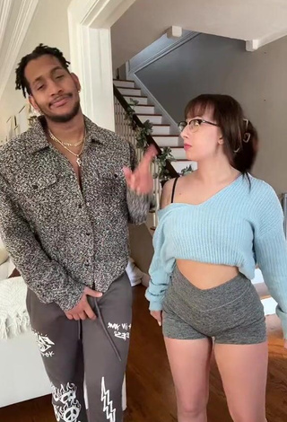 5. Sexy [мужчина]@miketoks Shows Butt