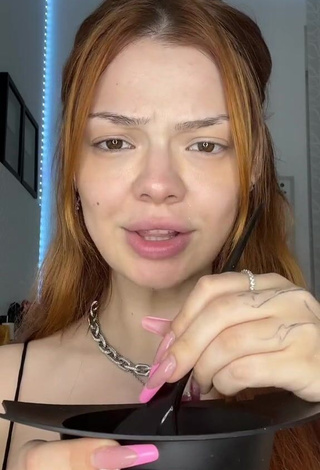 Sexy Mirta Miler Shows Cleavage