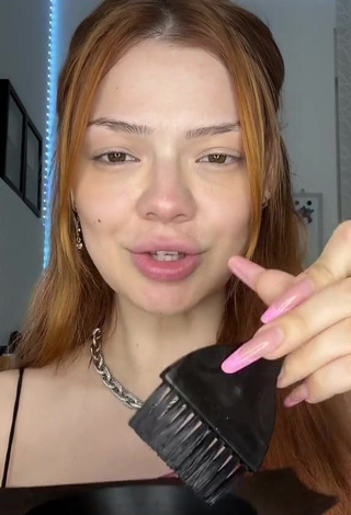 3. Sexy Mirta Miler Shows Cleavage
