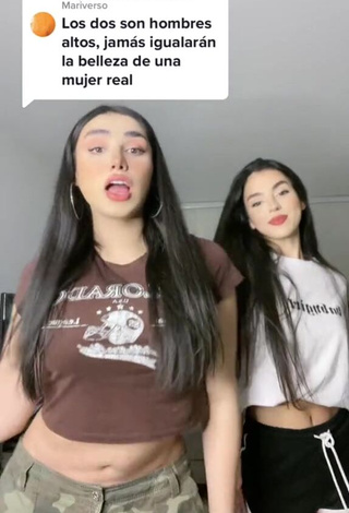 Mirandah Looks Hot in Crop Top