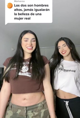 2. Mirandah Looks Hot in Crop Top