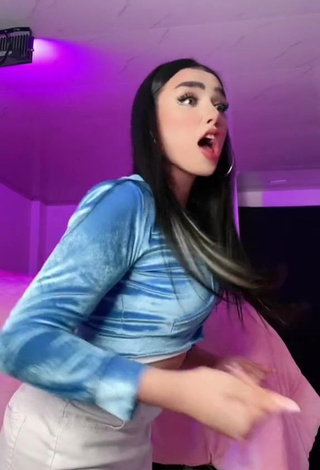 6. Mirandah Shows Cleavage in Sweet Blue Crop Top