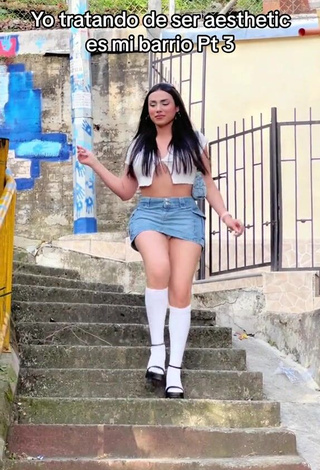 2. Amazing Mirandah Shows Cleavage in Hot White Crop Top