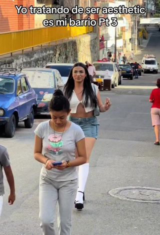 4. Amazing Mirandah Shows Cleavage in Hot White Crop Top