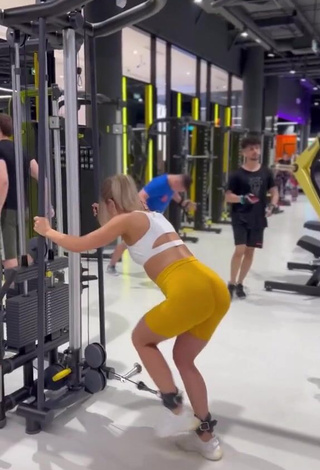 3. Hot Niko_len Shows Cleavage in Sport Bra in the Sports Club while doing Sports Exercises