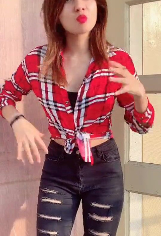Hot Nisha Bhatt Shows Cleavage in Checkered Crop Top