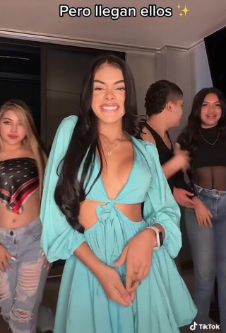 4. Sweetie priv_mav Shows Cleavage in Turquoise Dress