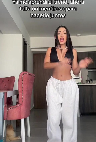 4. Erotic priv_mav Shows Cleavage in Black Crop Top