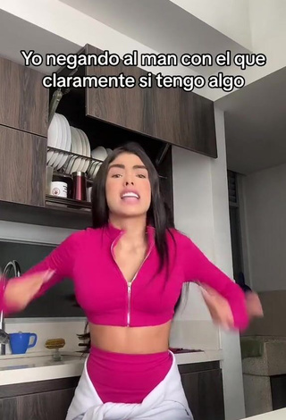 Amazing priv_mav Shows Cleavage in Hot Pink Crop Top