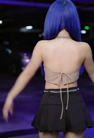 2. Sexy Reency Ngô in Crop Top