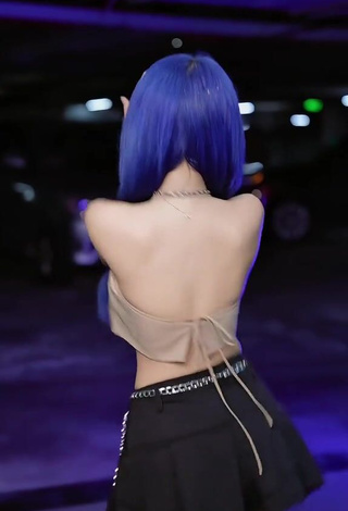 3. Sexy Reency Ngô in Crop Top