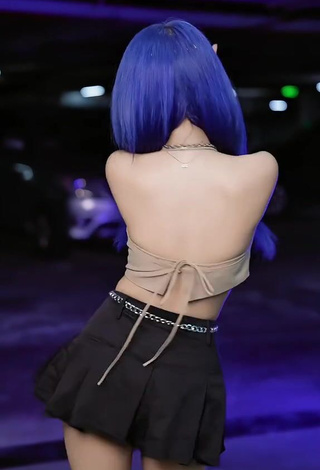 5. Sexy Reency Ngô in Crop Top