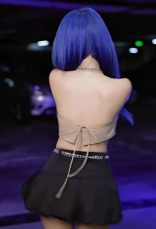 6. Sexy Reency Ngô in Crop Top