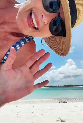 Sexy Sheri Nicole Shows Cleavage in Checkered Bikini at the Beach