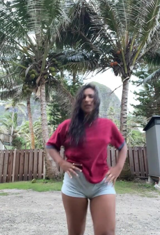 2. Sexy Sienna Mae Gomez Shows Nipples No Brassiere