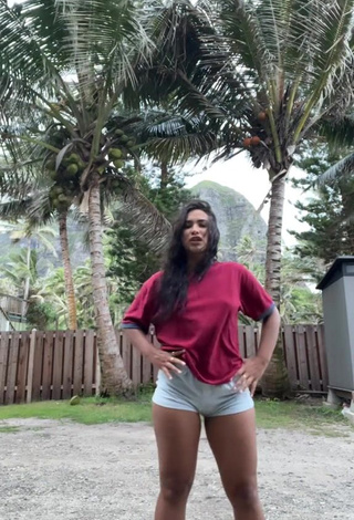 3. Sexy Sienna Mae Gomez Shows Nipples No Brassiere