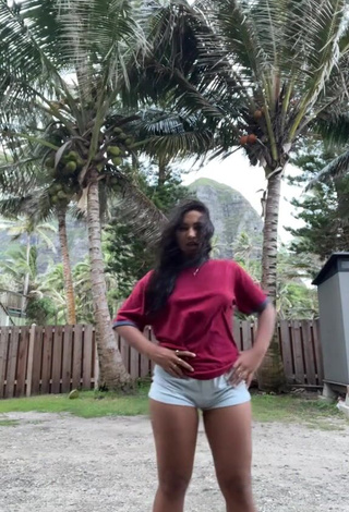 5. Sexy Sienna Mae Gomez Shows Nipples No Brassiere