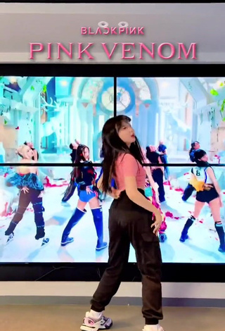 5. Sexy Sisteryell in Crop Top
