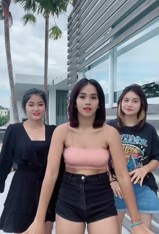 6. Angguncantik Looks Fine in Crop Top