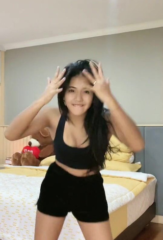 3. Angguncantik Looks Sweetie in Black Crop Top