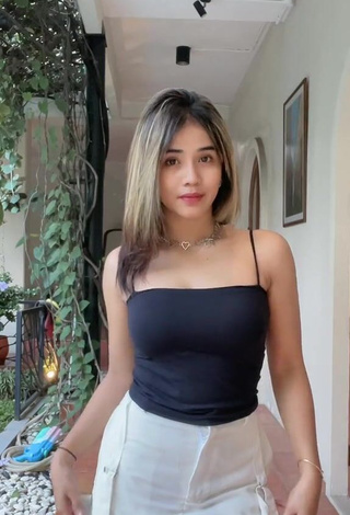 Hot Angguncantik Shows Cleavage in Black Top