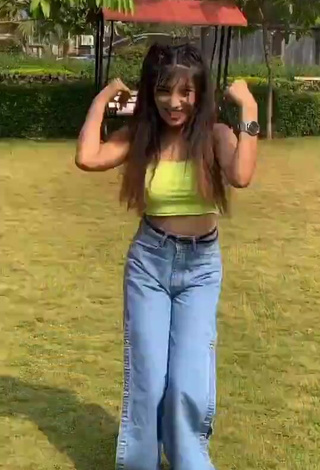 6. Beautiful Somya Daundkar Shows Cleavage in Sexy Crop Top
