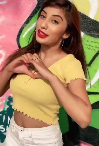 4. Cute Somya Daundkar Shows Cleavage in Crop Top