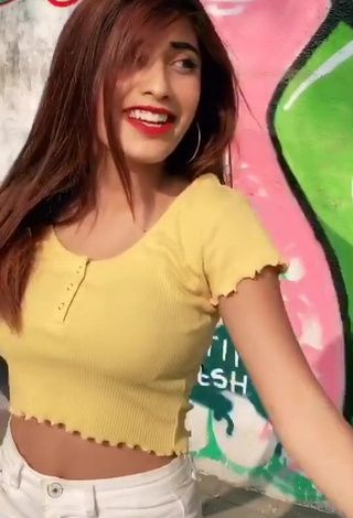 6. Cute Somya Daundkar Shows Cleavage in Crop Top