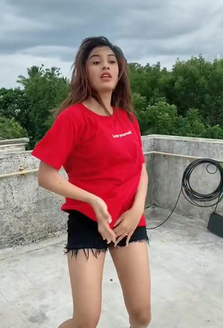 5. Sexy Somya Daundkar in Red Top