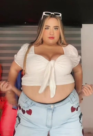 Sexy Maleja Rodriguez Shows Big Butt while Twerking