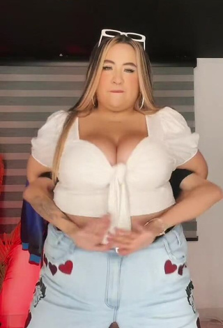 2. Sexy Maleja Rodriguez Shows Big Butt while Twerking