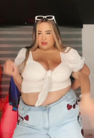 3. Sexy Maleja Rodriguez Shows Big Butt while Twerking