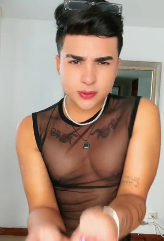 4. Maleja Rodriguez Looks Gorgeous in Crop Top