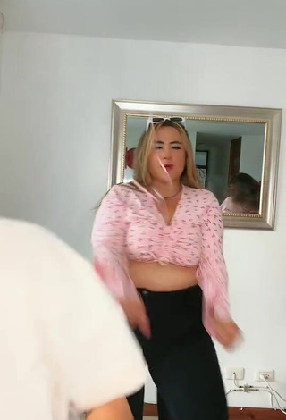 6. Maleja Rodriguez Looks Gorgeous in Crop Top