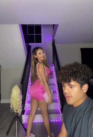 5. Star Abelar Shows Cleavage in Hot Pink Crop Top