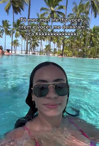 5. Sexy Açucena Guirra Shows Cleavage in Bikini Top