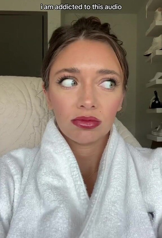 3. Beautiful Tabitha Swatosh Shows Cleavage