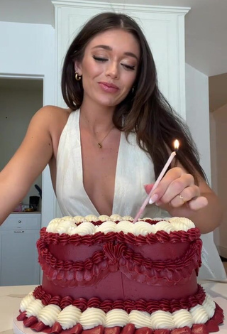6. Hot Tabitha Swatosh Shows Cleavage