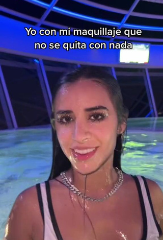 4. Elegant Tammy Parra Shows Cleavage in Bikini Top at the Pool