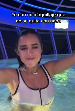 6. Elegant Tammy Parra Shows Cleavage in Bikini Top at the Pool