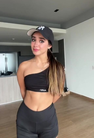 Amazing Tammy Parra Shows Cleavage in Hot Black Crop Top