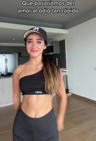 6. Amazing Tammy Parra Shows Cleavage in Hot Black Crop Top