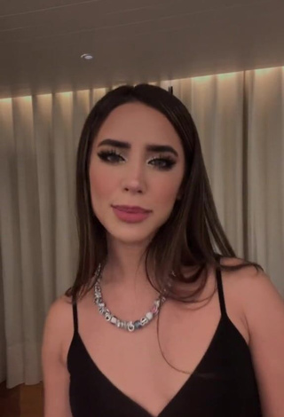 2. Cute Tammy Parra Shows Cleavage in Black Bra