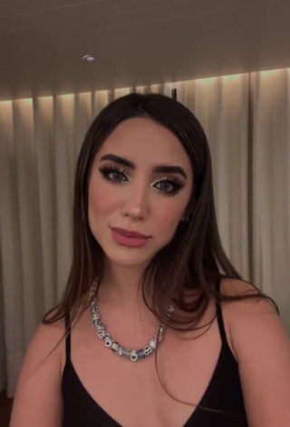 4. Cute Tammy Parra Shows Cleavage in Black Bra