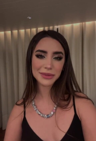 5. Cute Tammy Parra Shows Cleavage in Black Bra
