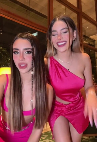 2. Hot Tammy Parra Shows Cleavage in Pink Bra