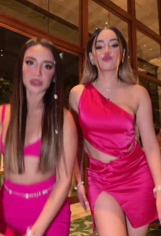 3. Hot Tammy Parra Shows Cleavage in Pink Bra