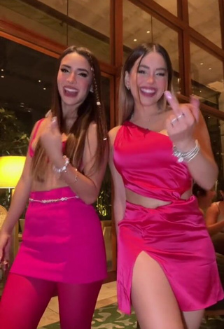 4. Hot Tammy Parra Shows Cleavage in Pink Bra