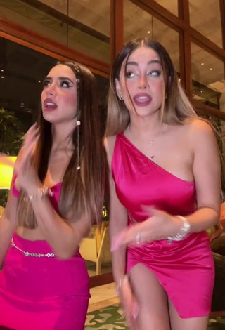 6. Hot Tammy Parra Shows Cleavage in Pink Bra