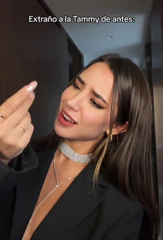 Hot Tammy Parra Shows Cleavage in Top without Bra
